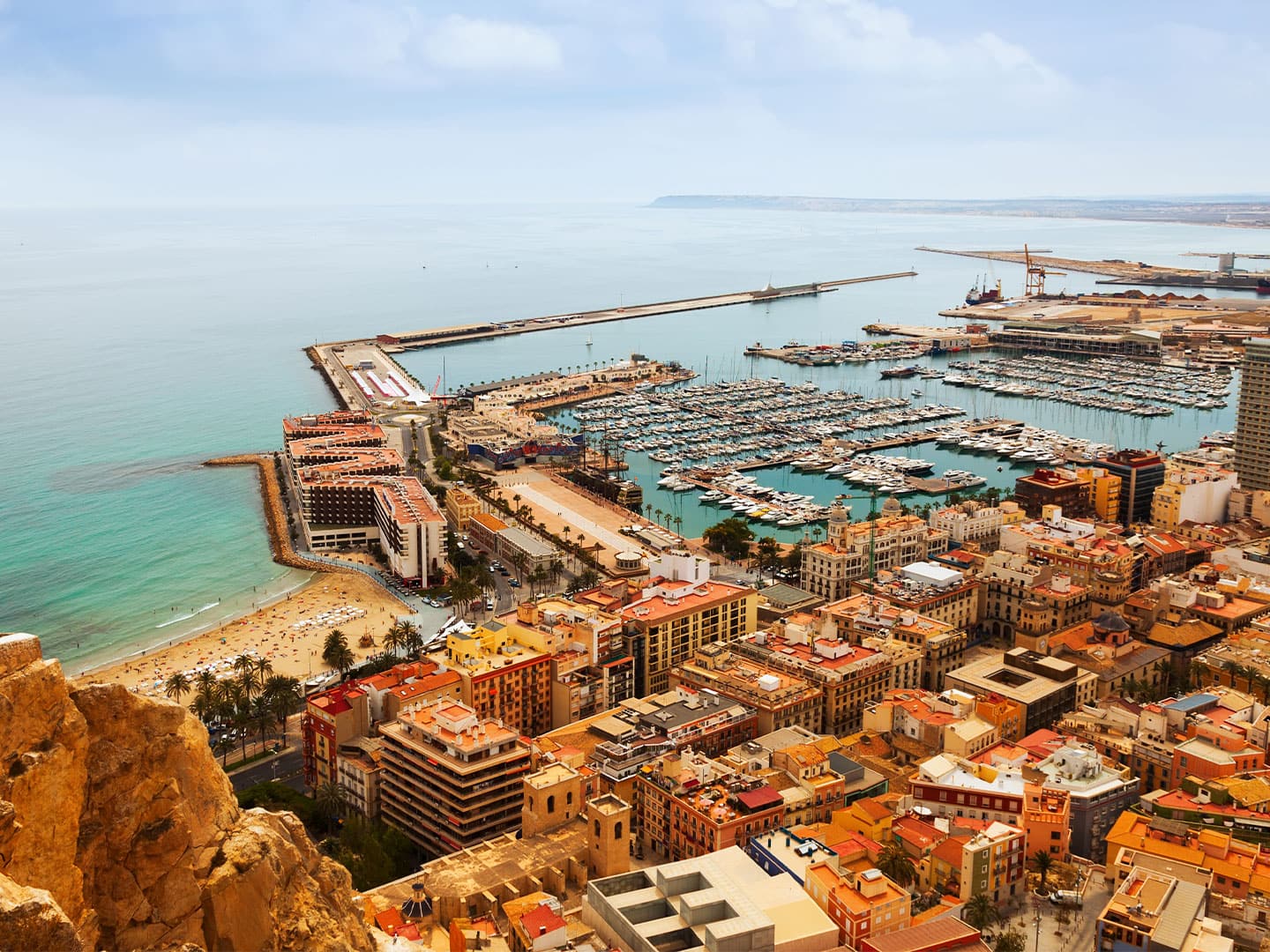Vista da costa de Alicante, na Espanha